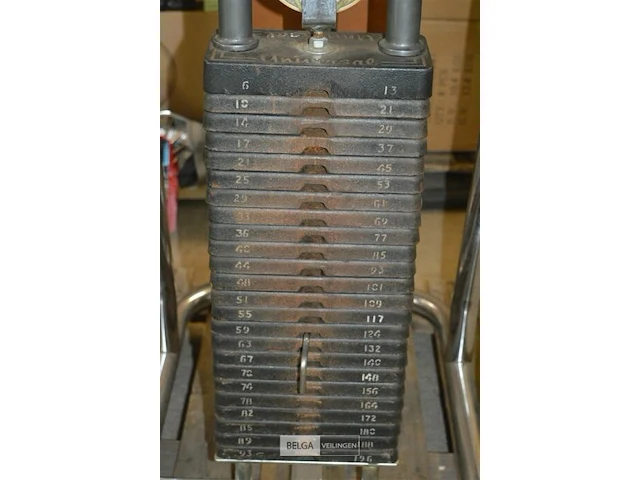 Machine voor trainen biceps en triceps - afbeelding 7 van  9