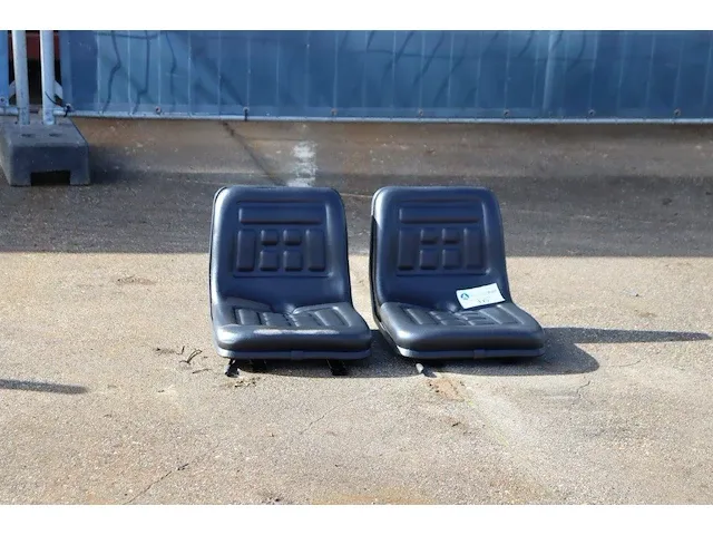 Machinestoelen 2 stuks - afbeelding 1 van  1