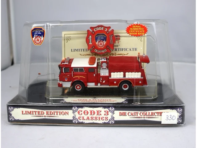 Mack cf pumper hazmat 1 (330) - afbeelding 1 van  4