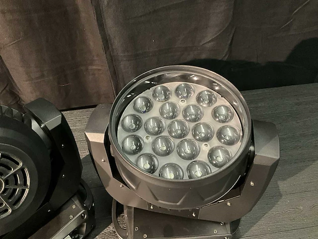 Macmah wash led zoom 19x15w led-moving head (2x) - afbeelding 5 van  6