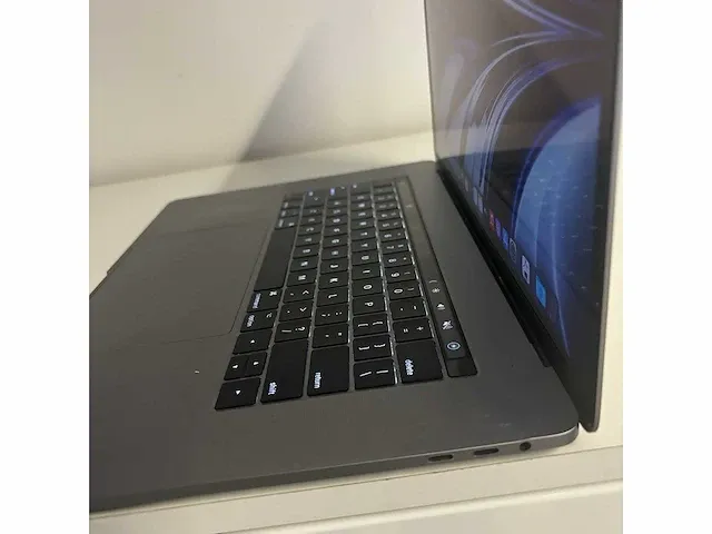 Macook pro touch bar - afbeelding 3 van  9