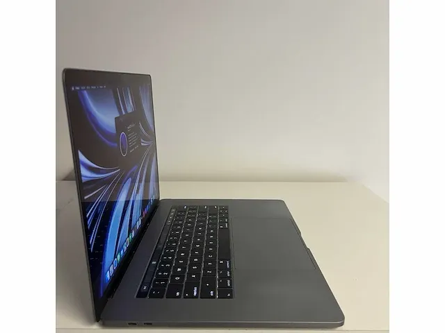 Macook pro touch bar - afbeelding 4 van  9