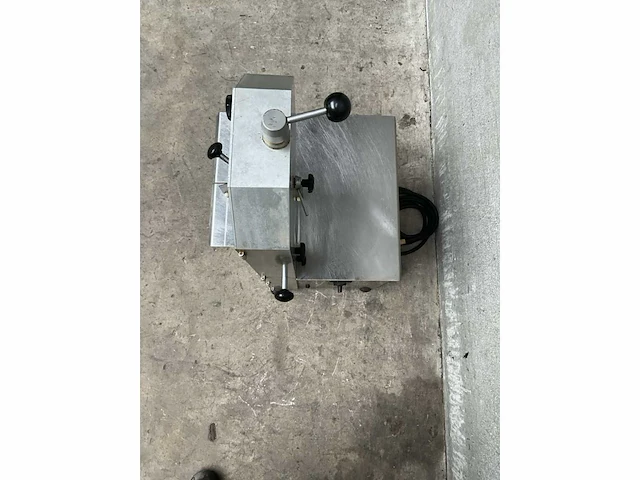 Mado - beenderzaagmachine - afbeelding 5 van  5