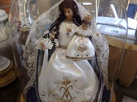 Madonna onder stolp - afbeelding 1 van  1
