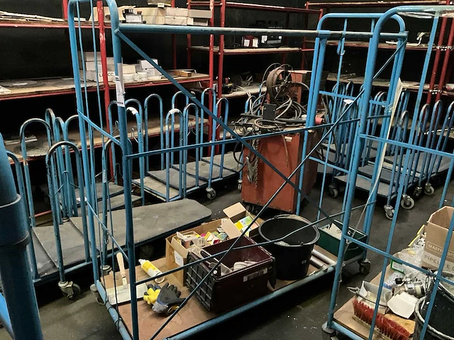 Magazijn kar inhoud - afbeelding 1 van  2