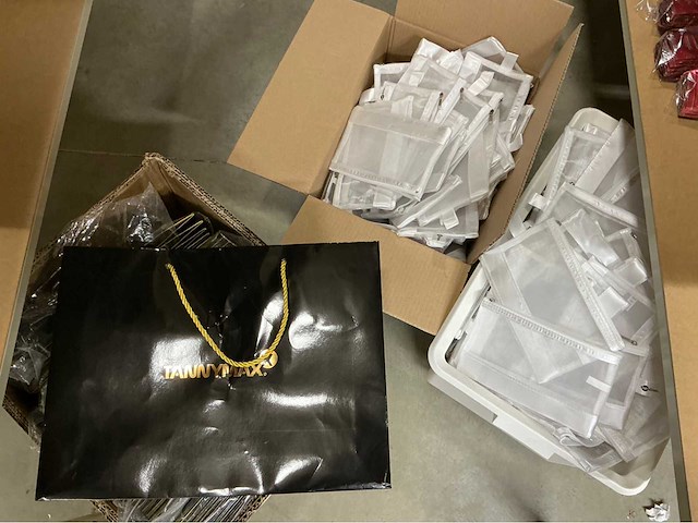 Magazijn voorraad diverse cosmetica (500x) - afbeelding 24 van  25