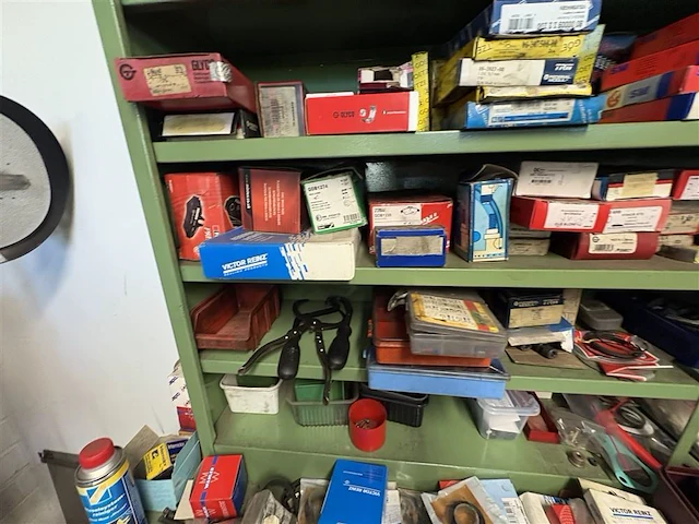Magazijnkast met inhoud - afbeelding 2 van  19