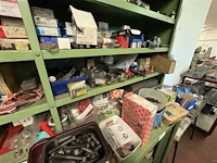 Magazijnkast met inhoud - afbeelding 4 van  19
