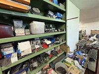 Magazijnkast met inhoud - afbeelding 5 van  19