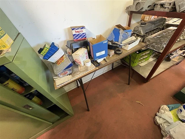 Magazijnkast met inhoud - afbeelding 9 van  19