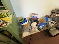 Magazijnkast met inhoud - afbeelding 10 van  19