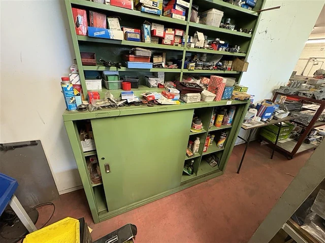 Magazijnkast met inhoud - afbeelding 12 van  19