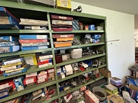 Magazijnkast met inhoud - afbeelding 14 van  19