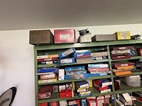 Magazijnkast met inhoud - afbeelding 15 van  19