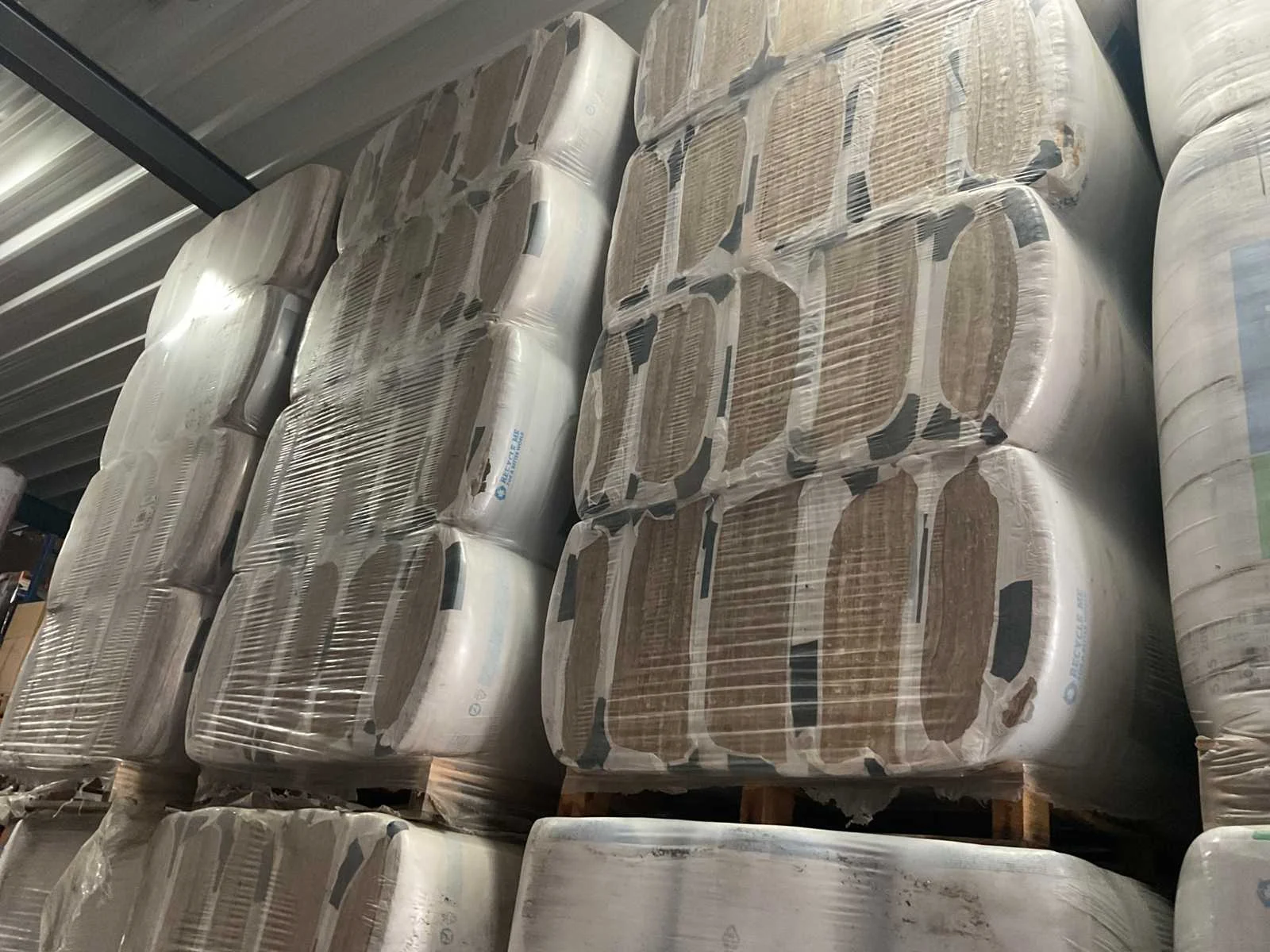 Magazijnopruiming van isolatie en toebehoren