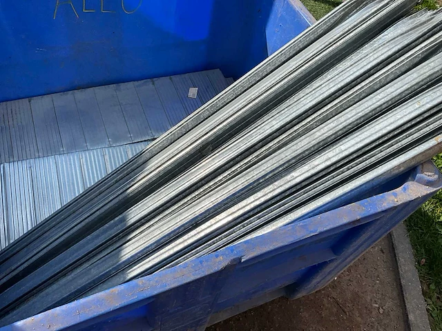 Magazijnstelling met opberg bakjes - afbeelding 2 van  8