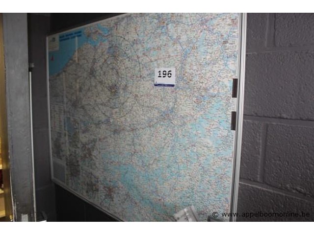 Magnetisch wandlandkaart plus wandklok - afbeelding 1 van  2