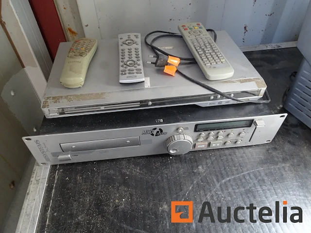 Magnum dvd tv, mp3 speler, dvd speler en 3 afstandsbedieningen - afbeelding 1 van  5