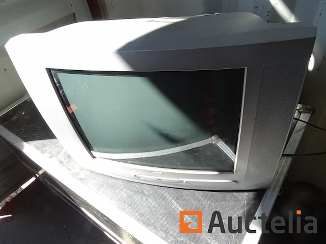 Magnum dvd tv, mp3 speler, dvd speler en 3 afstandsbedieningen - afbeelding 4 van  5