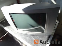 Magnum dvd tv, mp3 speler, dvd speler en 3 afstandsbedieningen - afbeelding 4 van  5