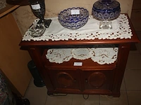 Mahonie houten tv kastje 2 deuren afm. h 80 b 87 cm