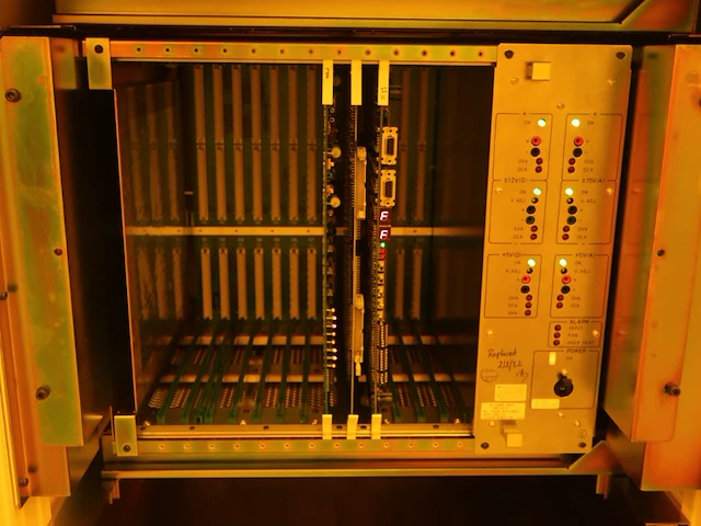 Mainframes - canon fpa 2500 i3 - 150mm i-line stepper - afbeelding 47 van  63