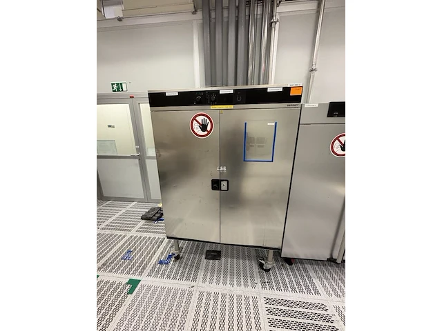 Mainframes - memmert - cleanroom dry oven - afbeelding 1 van  1