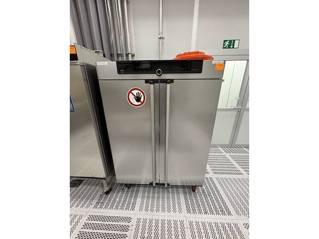 Mainframes - memmert - cleanroom dry oven - afbeelding 1 van  1