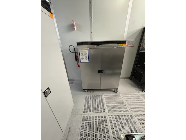 Mainframes - memmert - cleanroom dry oven - afbeelding 1 van  1