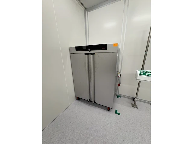 Mainframes - memmert - cleanroom dry oven - afbeelding 1 van  1