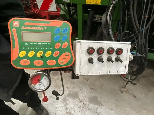 Maiszaaimachine amazone ed602-k contour - afbeelding 10 van  11
