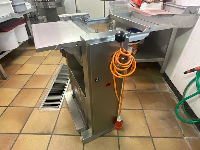 Maja evam 437 vlees onthuidmachine - afbeelding 1 van  10