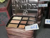 Make-up in blikken doosje - afbeelding 1 van  1