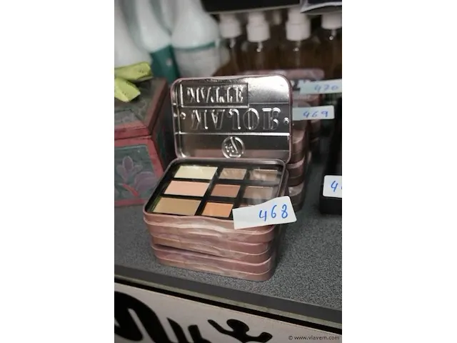 Make-up in blikken doosje - afbeelding 1 van  1