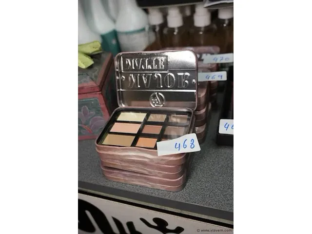 Make-up in blikken doosje - afbeelding 1 van  1