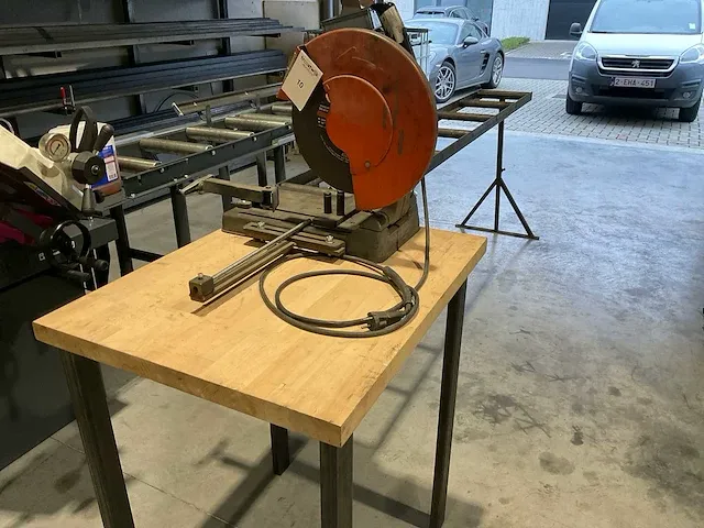Makita 2414 afkortzaag - afbeelding 2 van  5