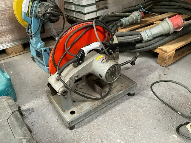 Makita 2416s afkortcirkelzaagmachine - afbeelding 1 van  3