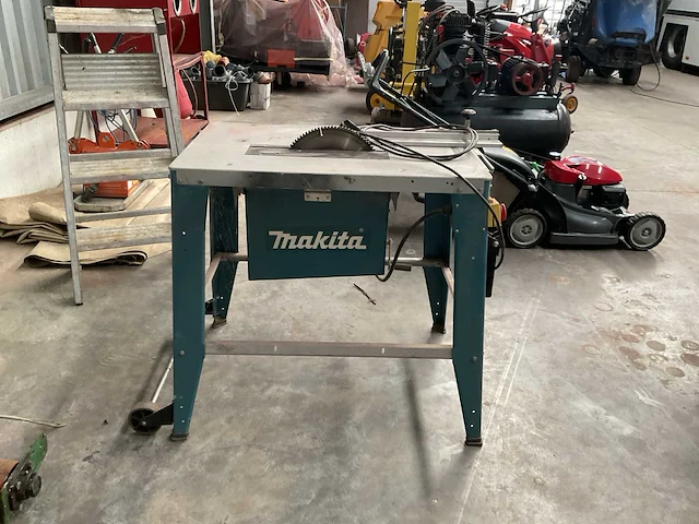 Makita 2712 afkortzaag - afbeelding 1 van  7