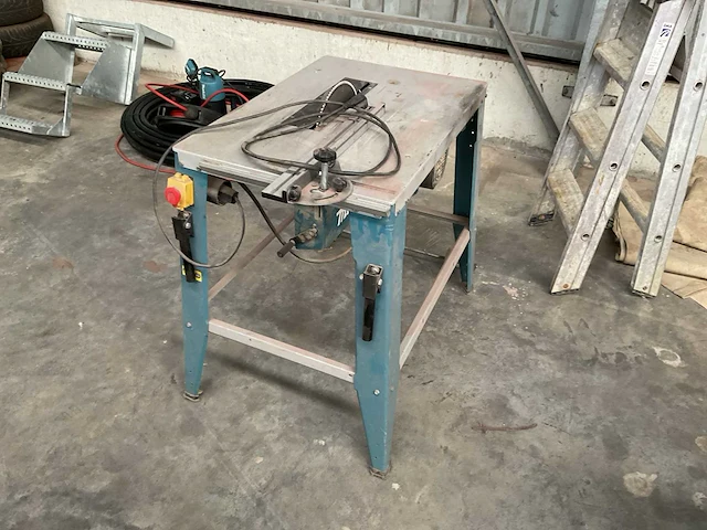 Makita 2712 afkortzaag - afbeelding 2 van  7