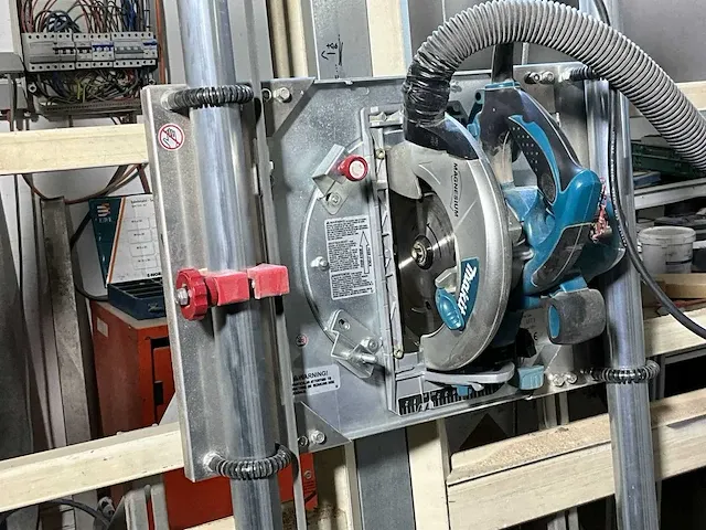 Makita 5008mg paneelcirkelzaagmachine - afbeelding 2 van  5