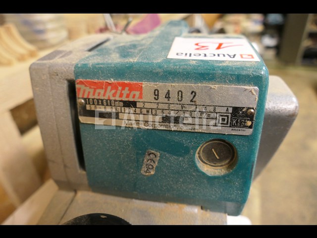 Makita 9402 bandschuurmachine - afbeelding 3 van  5