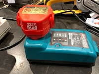 Makita accu schroefmachine 12v met acculader, accu en zaklamp - afbeelding 7 van  8