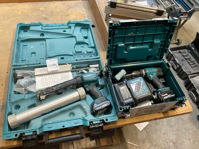 Makita accugereedschap (2x) - afbeelding 1 van  4