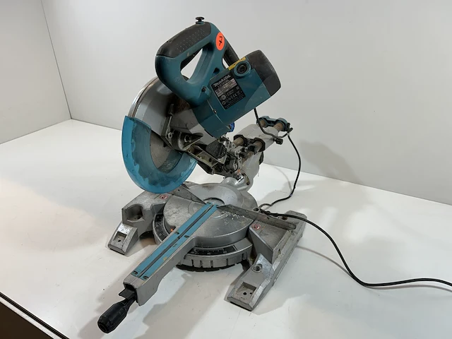 Makita afkortzaag (werkende staat) - afbeelding 2 van  4