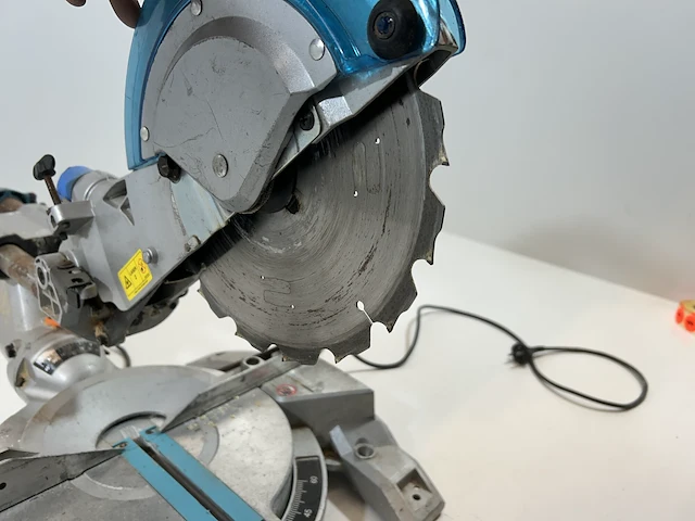 Makita afkortzaag (werkende staat) - afbeelding 3 van  4