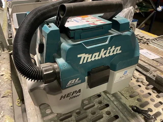 Makita allesstofzuiger - afbeelding 1 van  4