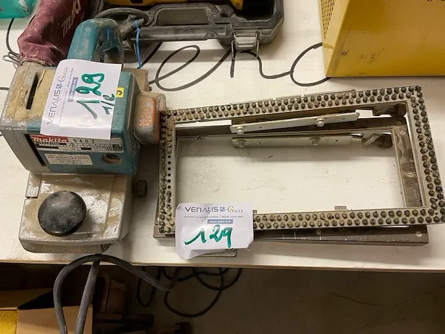 Makita bandschuurmachine - afbeelding 1 van  4