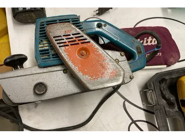 Makita bandschuurmachine - afbeelding 2 van  4