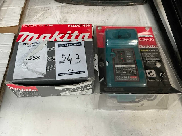 Makita batterijlader (2x) - afbeelding 1 van  3