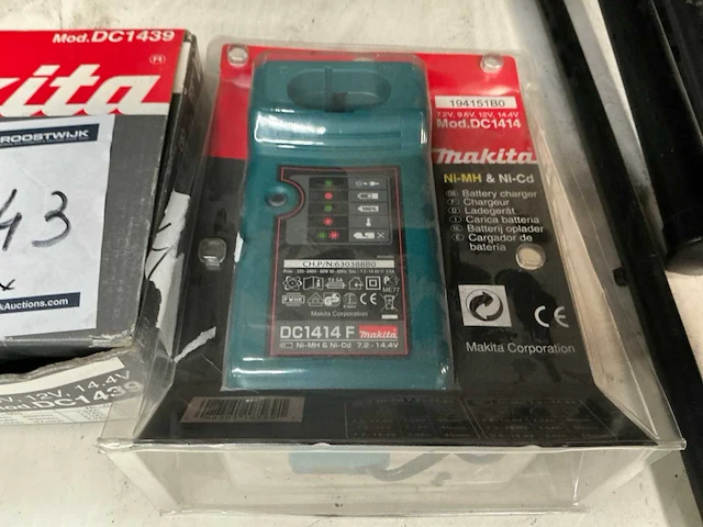 Makita batterijlader (2x) - afbeelding 2 van  3